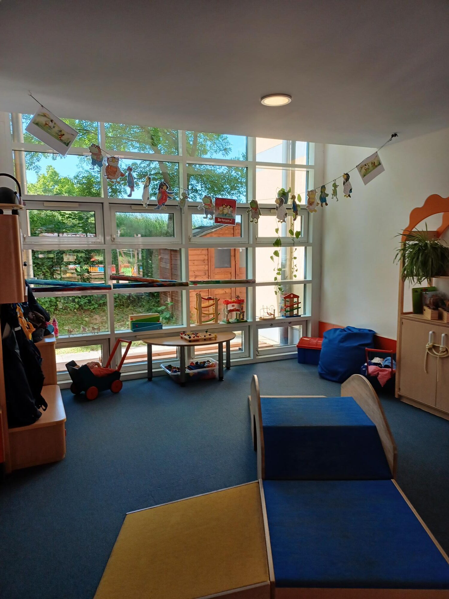 Diakonisch-integrative Kindertagesstätte HIMMELSZELT Jena Diakonisch-integrative Kindertagesstätte HIMMELSZELT Jena