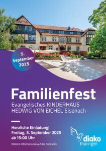 Plakat mit Einladung zum Familienfest, abgebildet ist die Gebäudefront des Kinderhauses